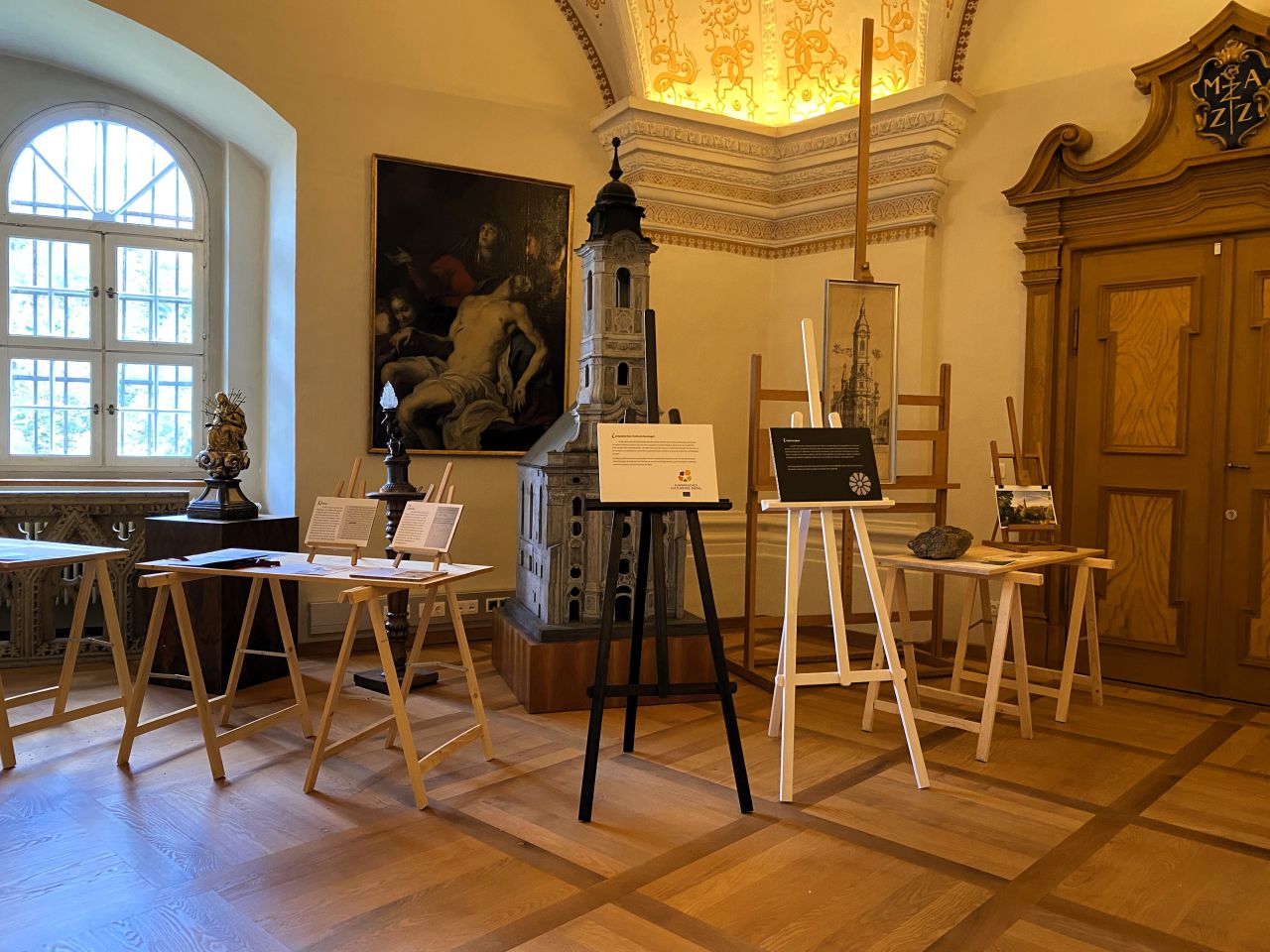 Zisterzienserstift Zwettl, Blick in die Ausstellung (© Museumsmanagement Niederösterreich)